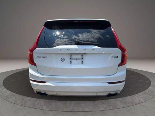 2016 Volvo XC90 T5 Momentum