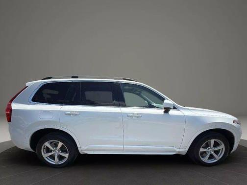 2016 Volvo XC90 T5 Momentum