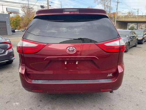 2017 Toyota Sienna LE