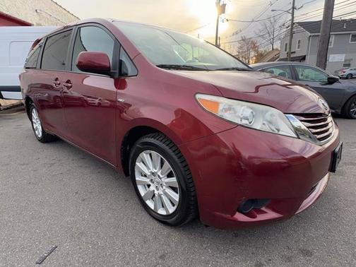 2017 Toyota Sienna LE