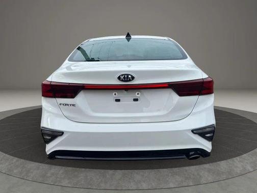 White 2019 Kia Forte LXS
