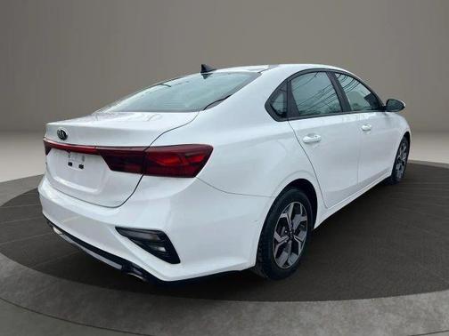 White 2019 Kia Forte LXS