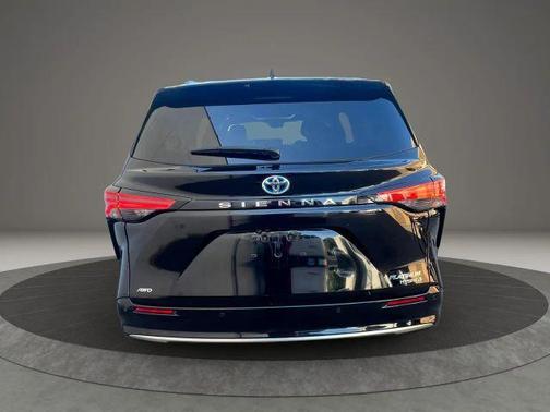 Black 2022 Toyota Sienna Platinum 7 Passenger