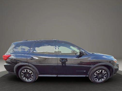 2020 Nissan Pathfinder SL