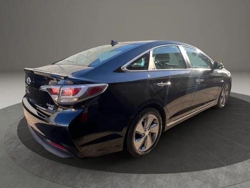 2017 Hyundai SONATA Hybrid Limited