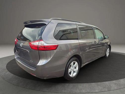 2017 Toyota Sienna LE