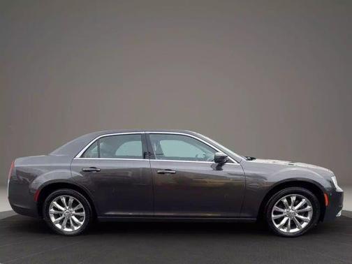 2020 Chrysler 300 Touring