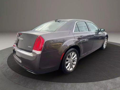 2020 Chrysler 300 Touring