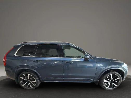2018 Volvo XC90 T6 Momentum