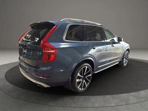 2018 Volvo XC90 T6 Momentum