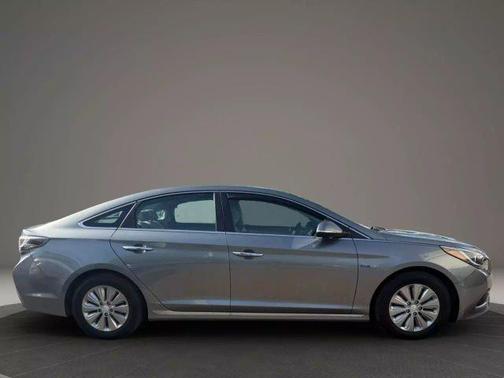2017 Hyundai SONATA Hybrid SE