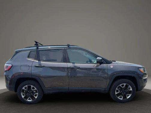 Gray 2017 Jeep Compass Trailhawk