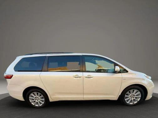2017 Toyota Sienna XLE