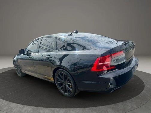 Black 2017 Volvo S90 T6 Momentum