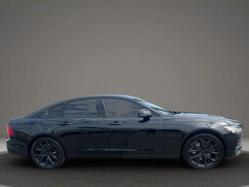 Black 2017 Volvo S90 T6 Momentum