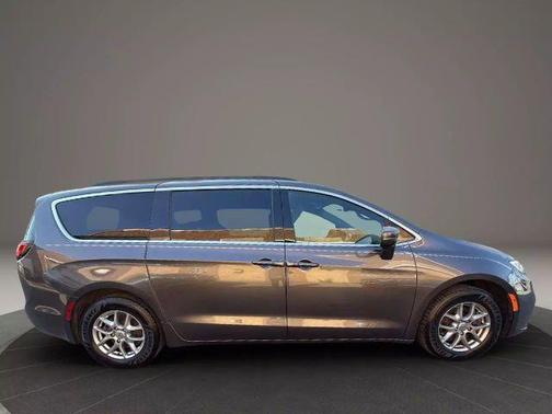2022 Chrysler Pacifica Touring