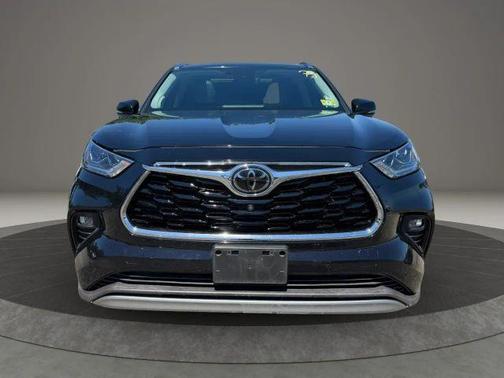 Black 2021 Toyota Highlander Platinum