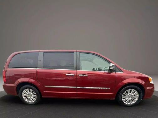 2015 Chrysler Town & Country Limited Platinum