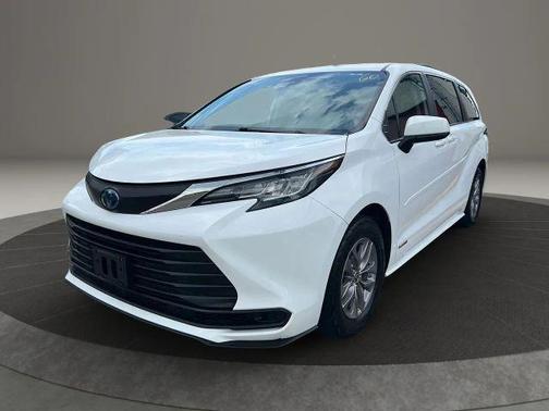 2021 Toyota Sienna LE