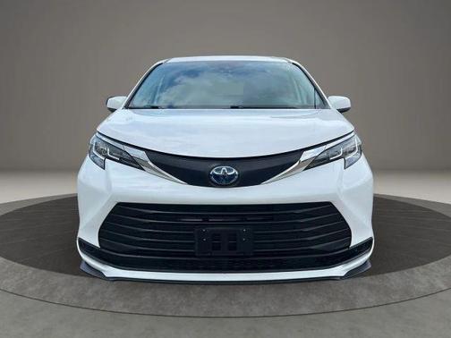 2021 Toyota Sienna LE