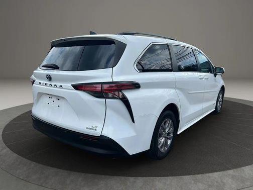 2021 Toyota Sienna LE