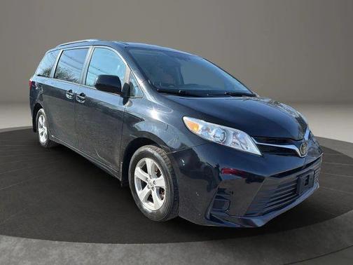 2020 Toyota Sienna LE