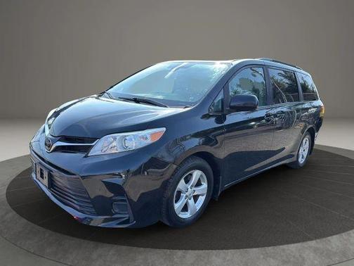 2020 Toyota Sienna LE