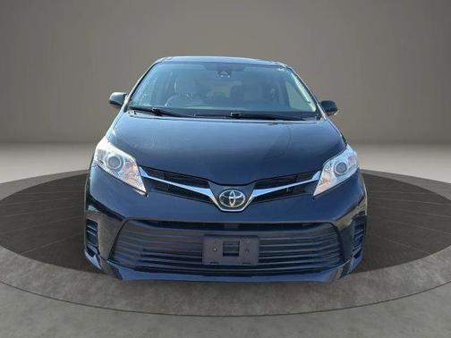 2020 Toyota Sienna LE