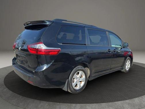 2020 Toyota Sienna LE