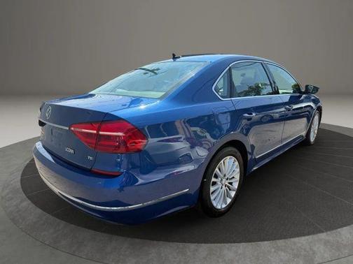 2016 Volkswagen Passat 1.8T SE