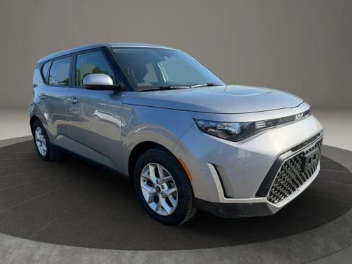 Gray 2024 Kia Soul LX