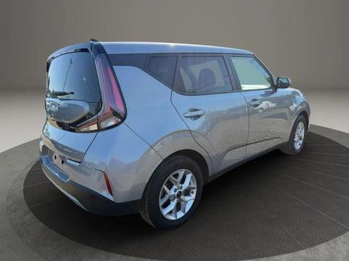 Gray 2024 Kia Soul LX
