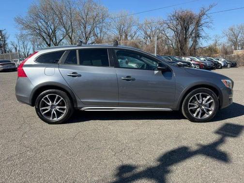 2016 Volvo V60 Cross Country T5