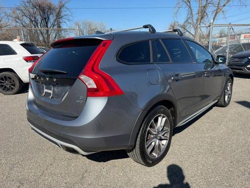 2016 Volvo V60 Cross Country T5