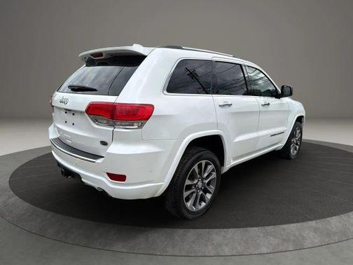White 2017 Jeep Grand Cherokee Overland