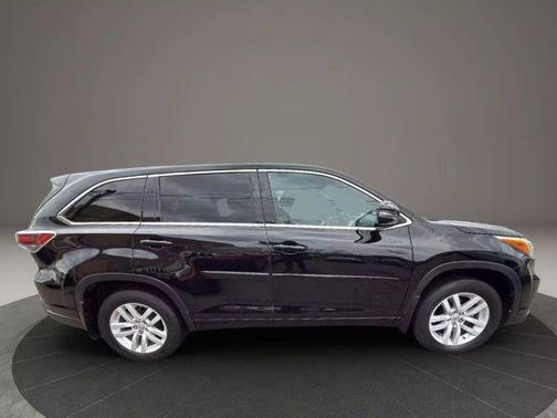 2016 Toyota Highlander LE