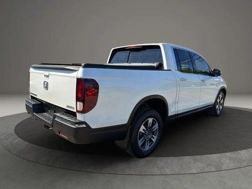 White 2017 Honda Ridgeline RTL-E