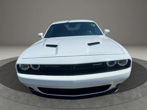 White 2018 Dodge Challenger SXT