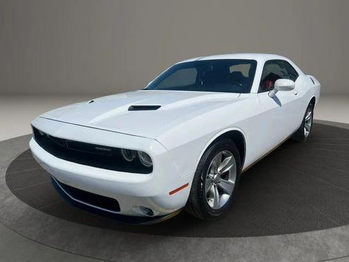 White 2018 Dodge Challenger SXT