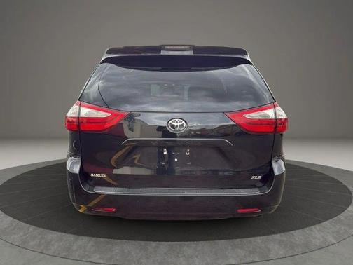 2018 Toyota Sienna XLE