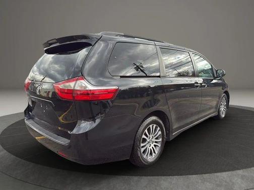 2018 Toyota Sienna XLE