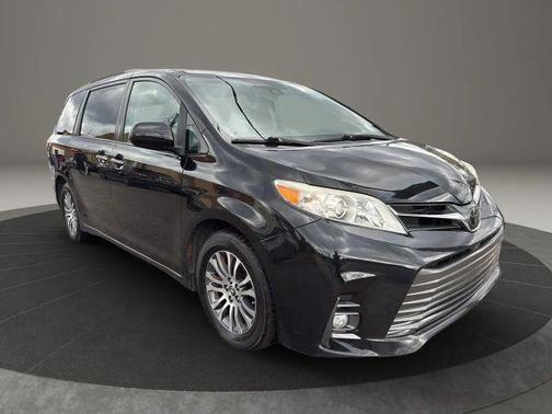 2018 Toyota Sienna XLE