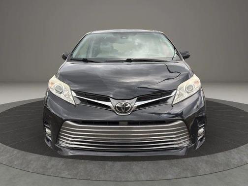 2018 Toyota Sienna XLE