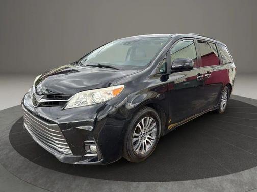 2018 Toyota Sienna XLE