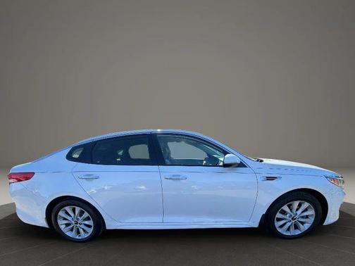 White 2017 Kia Optima EX