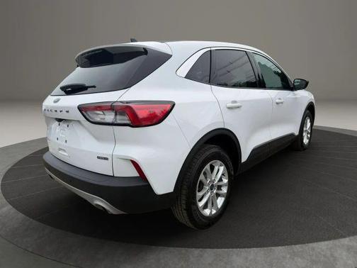 White 2022 Ford Escape SE