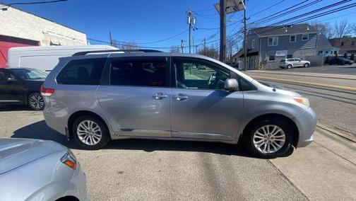 2012 Toyota Sienna XLE