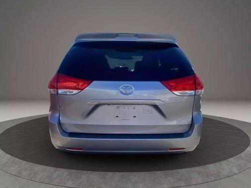 2012 Toyota Sienna XLE