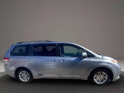 2012 Toyota Sienna XLE