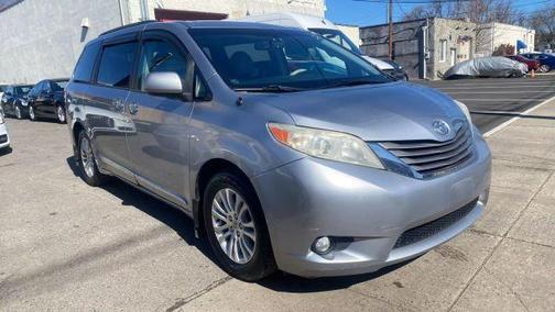 2012 Toyota Sienna XLE